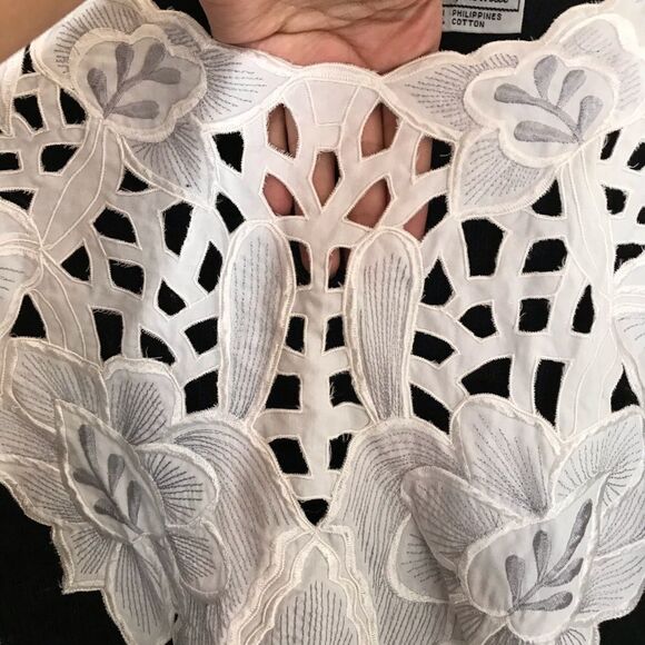 Vintage sweater with embroidered lace detailing - Picture 6 of 6